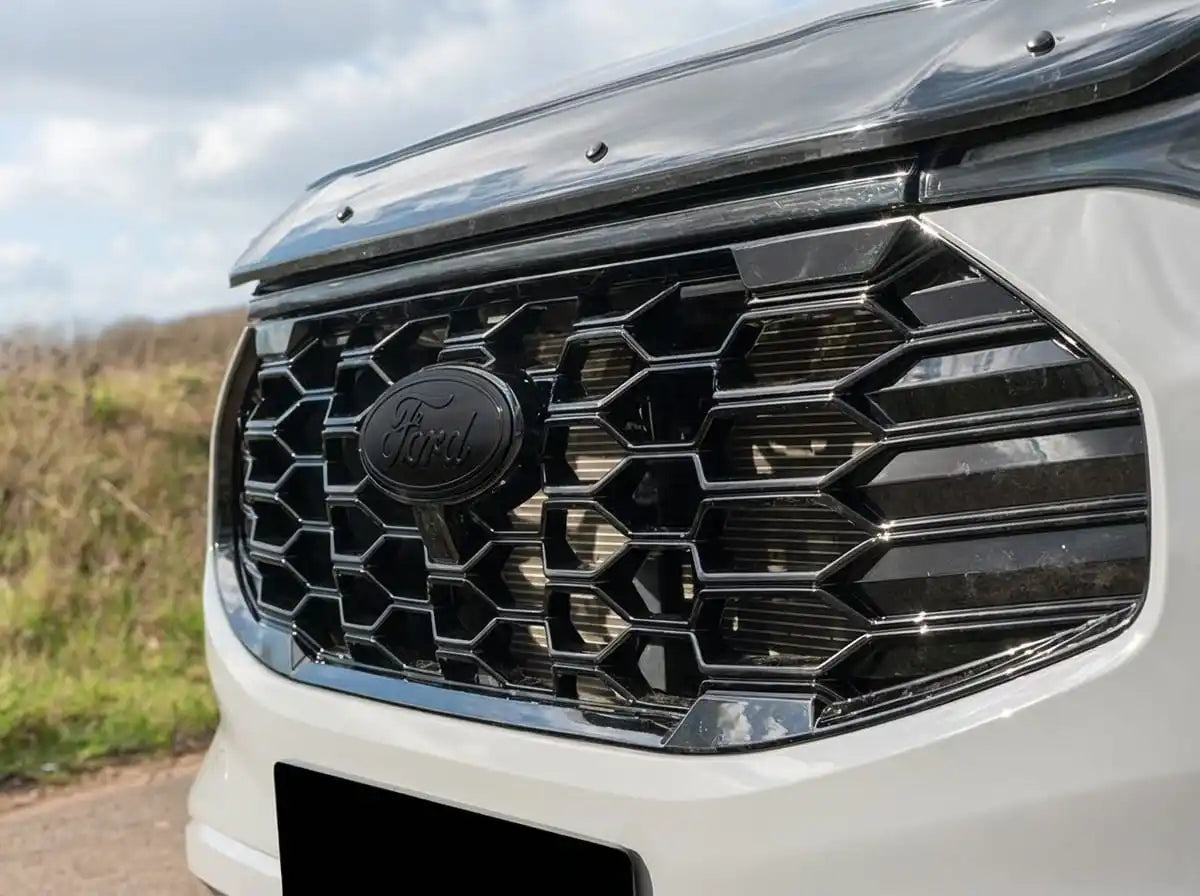 OEM Sport honeycomb front grille for Ford Transit Custom 2024+ in gloss black — view 8