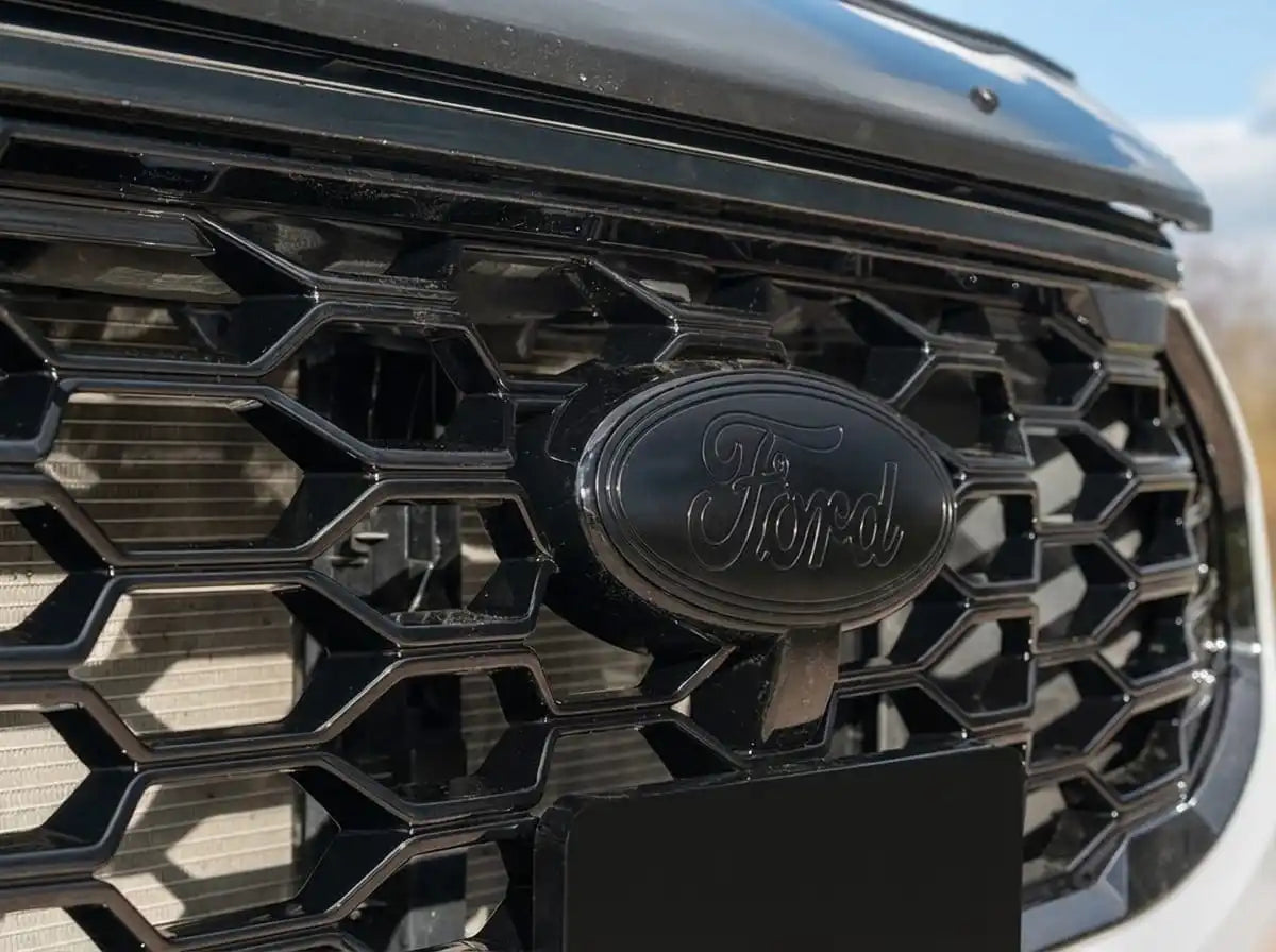 OEM Sport honeycomb front grille for Ford Transit Custom 2024+ in gloss black — view 9